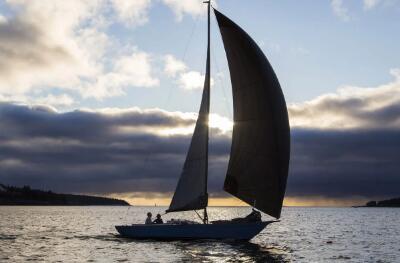 传统型1舱碳纤游览帆船(牵引式高性能帆